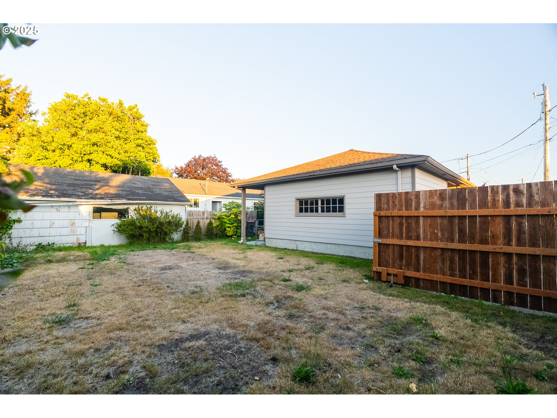 815 North King Street Seaside, OR 97138 - Photo 33 of 33 a view of backyard with deck