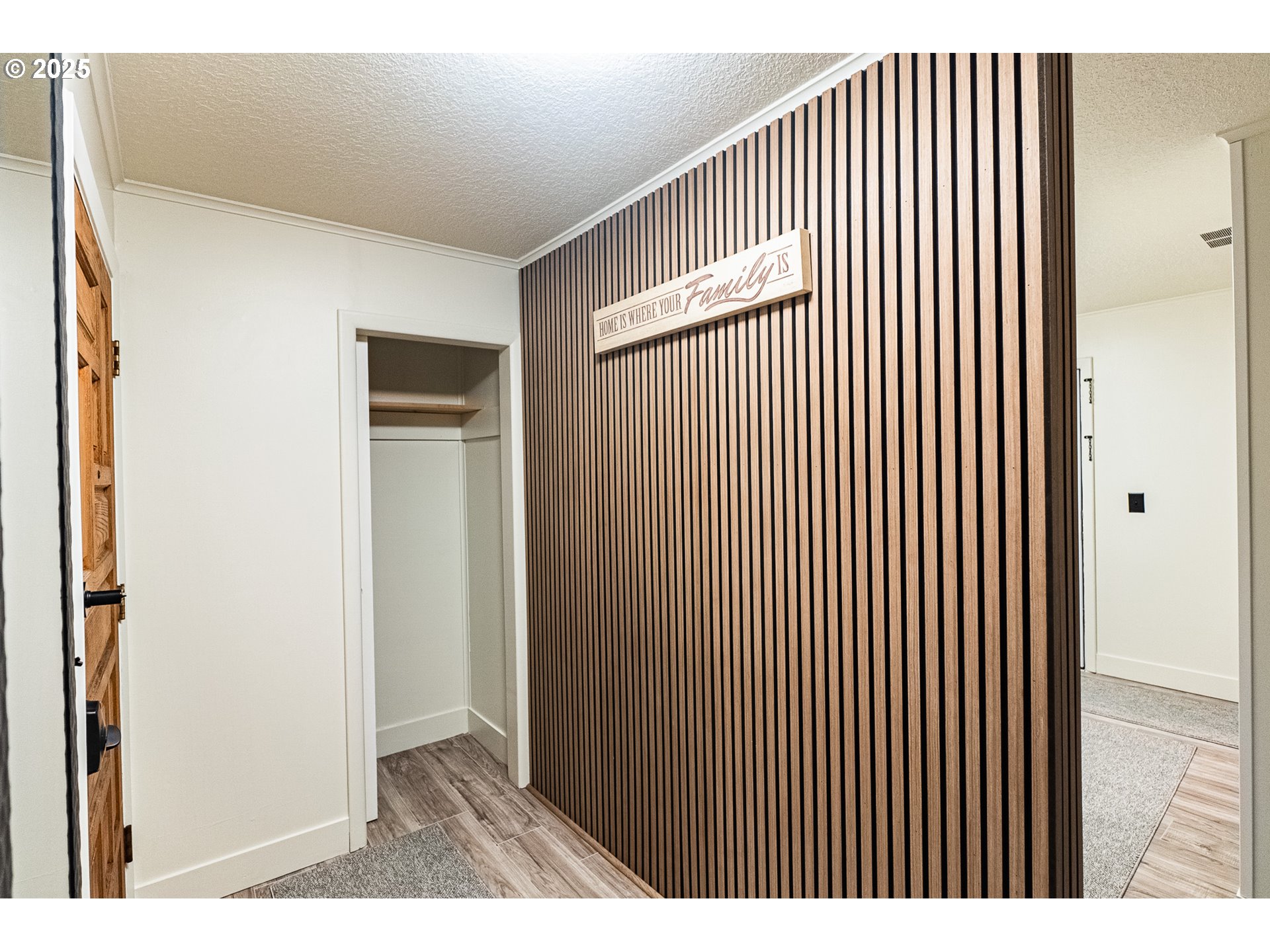 815 North King Street Seaside, OR 97138 - Photo 4 of 33 a view of a livingroom with an entryway