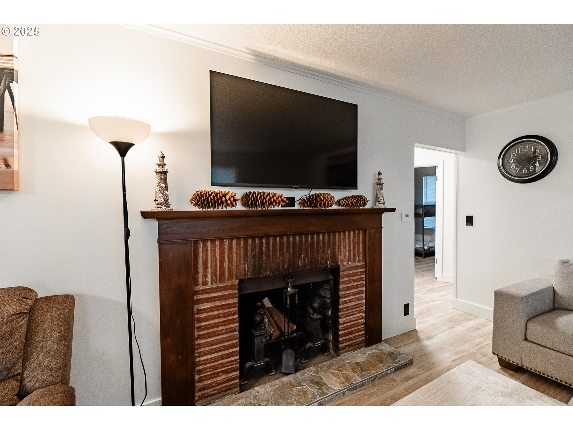 815 North King Street Seaside, OR 97138 - Photo 7 of 33 a living room with furniture and a flat screen tv