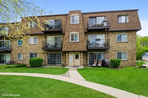 $1,825 | 9420 Bay Colony Drive, Unit 1W, Des Plaines, IL 60016