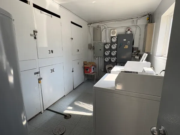 $1,825 | 9420 Bay Colony Drive, Unit 1W, Des Plaines, IL 60016