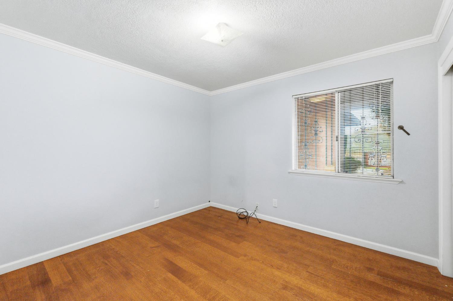 204 West Cesar Chavez Boulevard Fresno, CA 93706 - Photo 20 of 28 an empty room with a window