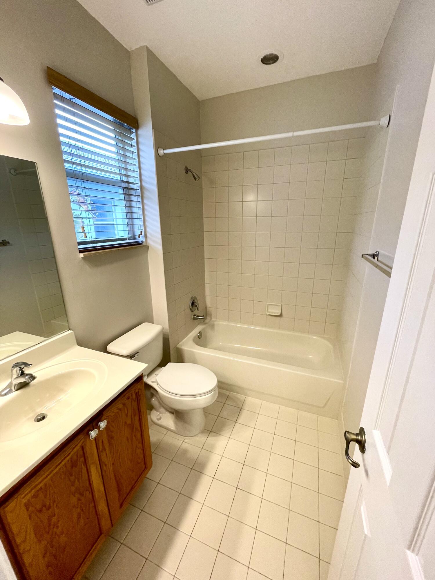 3043 Laurel Ridge Circle Riviera Beach, FL 33404 - Photo 26 of 35 2ND BATHROOM