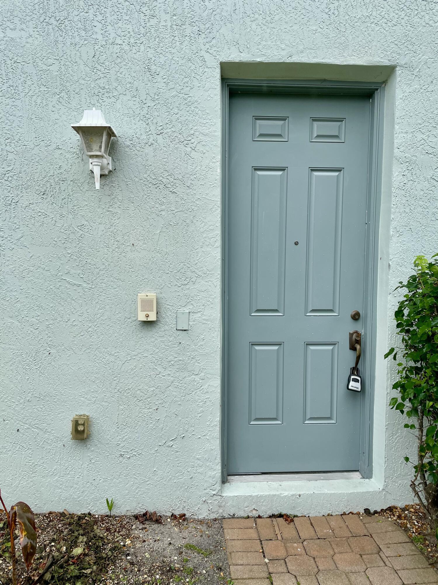 3043 Laurel Ridge Circle Riviera Beach, FL 33404 - Photo 4 of 35 ENTRY DOOR OUTSIDE