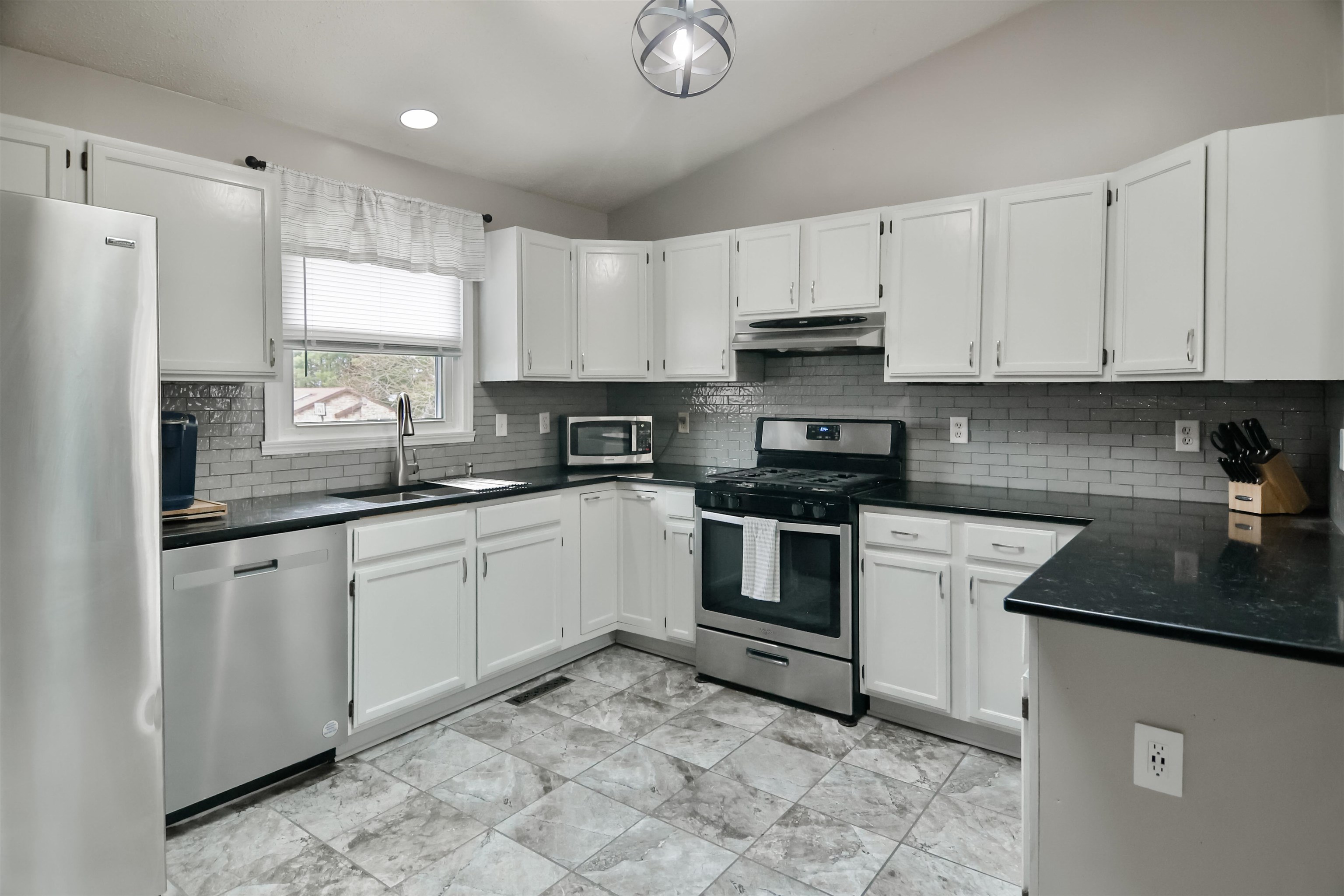 112 Gables Drive Southwest Poplar Grove, IL 61065 - Photo 7 of 29