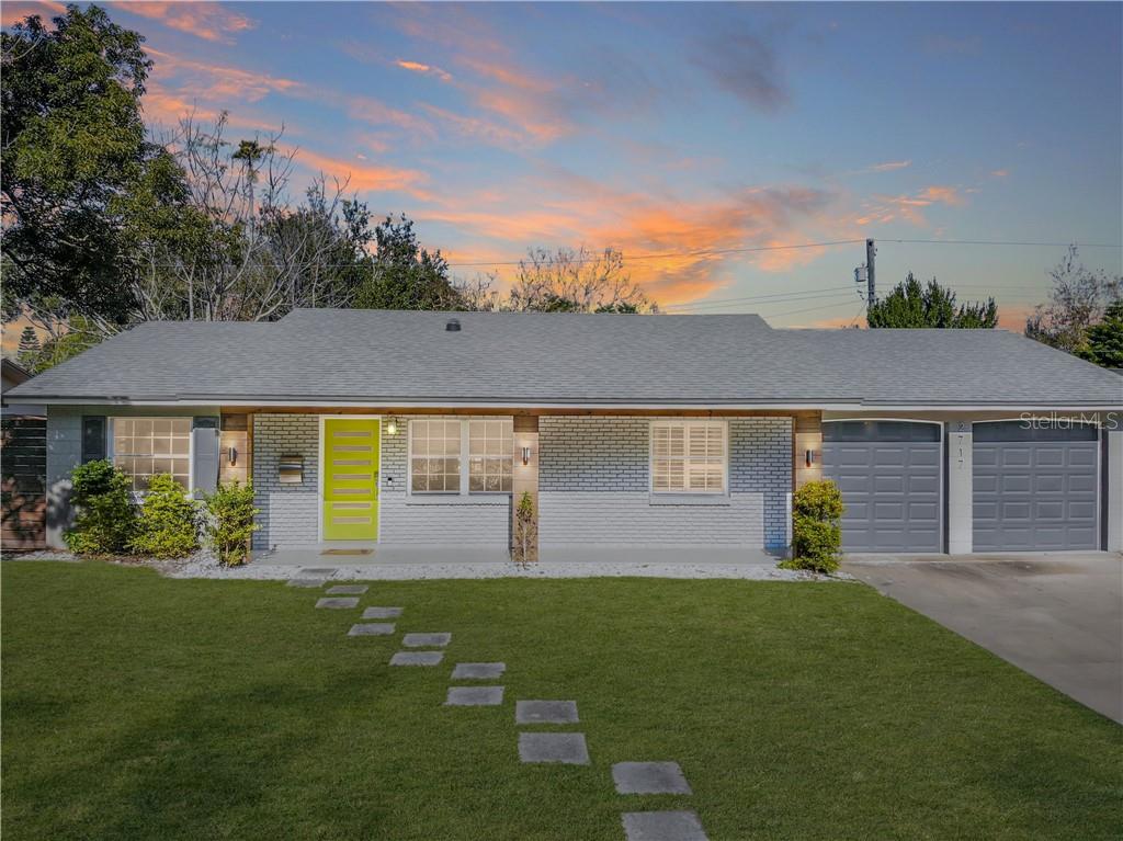 Beautiful curb appeal !