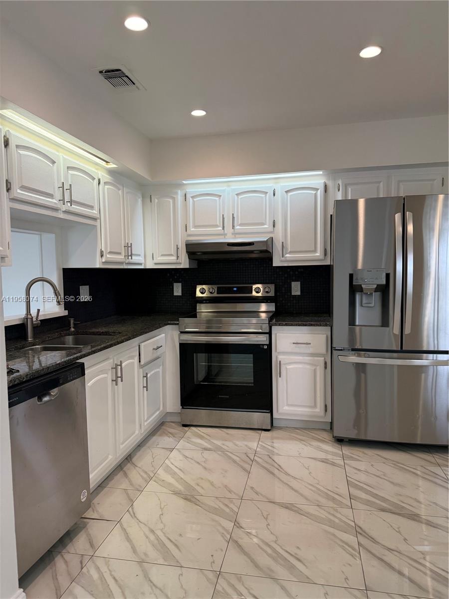 19253 Carolina Circle Boca Raton, FL 33434 - Photo 4 of 50