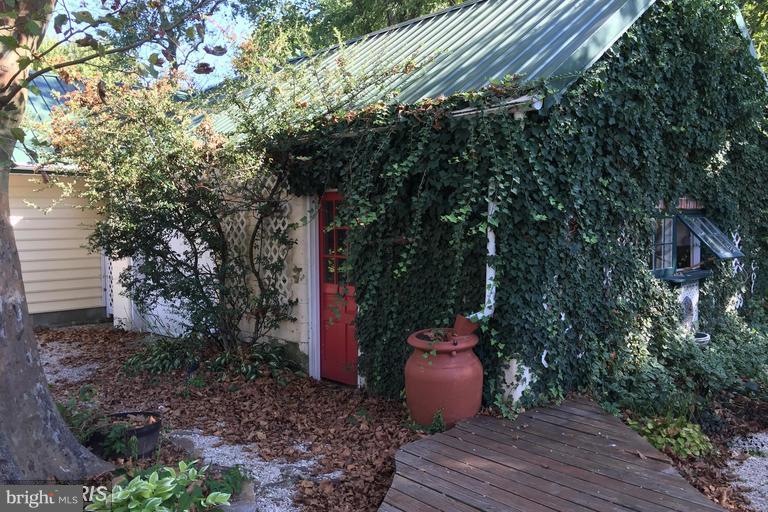 21081 Haven Road Rock Hall, MD 21661 - Photo 5 of 17 POTTING SHED