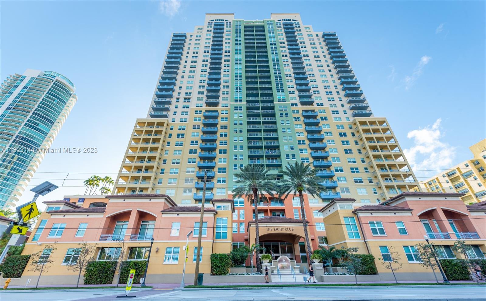 90 Alton Road, Unit 1602 Miami Beach, FL 33139 - Photo 34 of 34 a front view of a multi story building