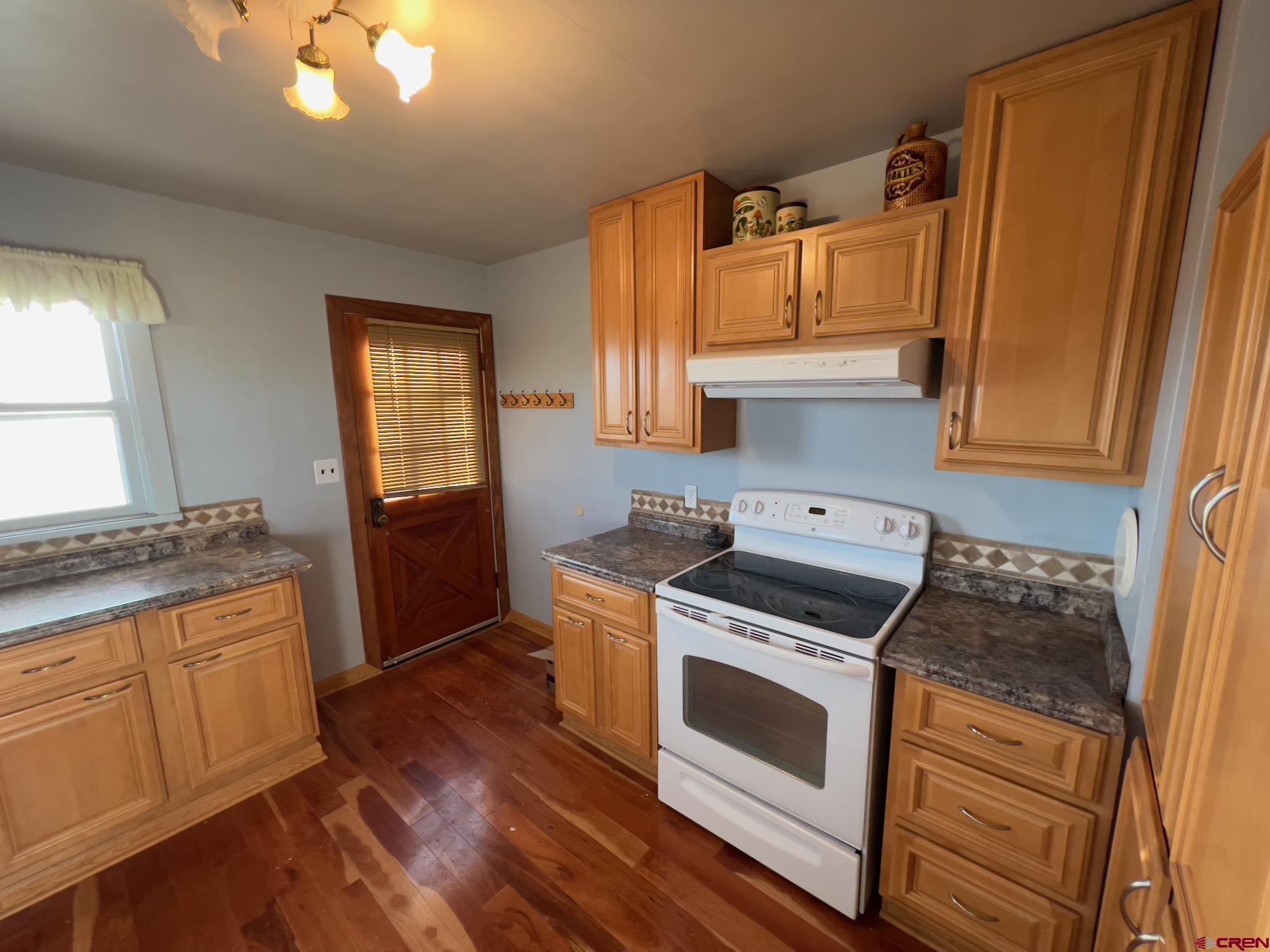 8139 5600th Road Olathe, CO 81425 - Photo 14 of 30 a kitchen with granite countertop a stove and a sink
