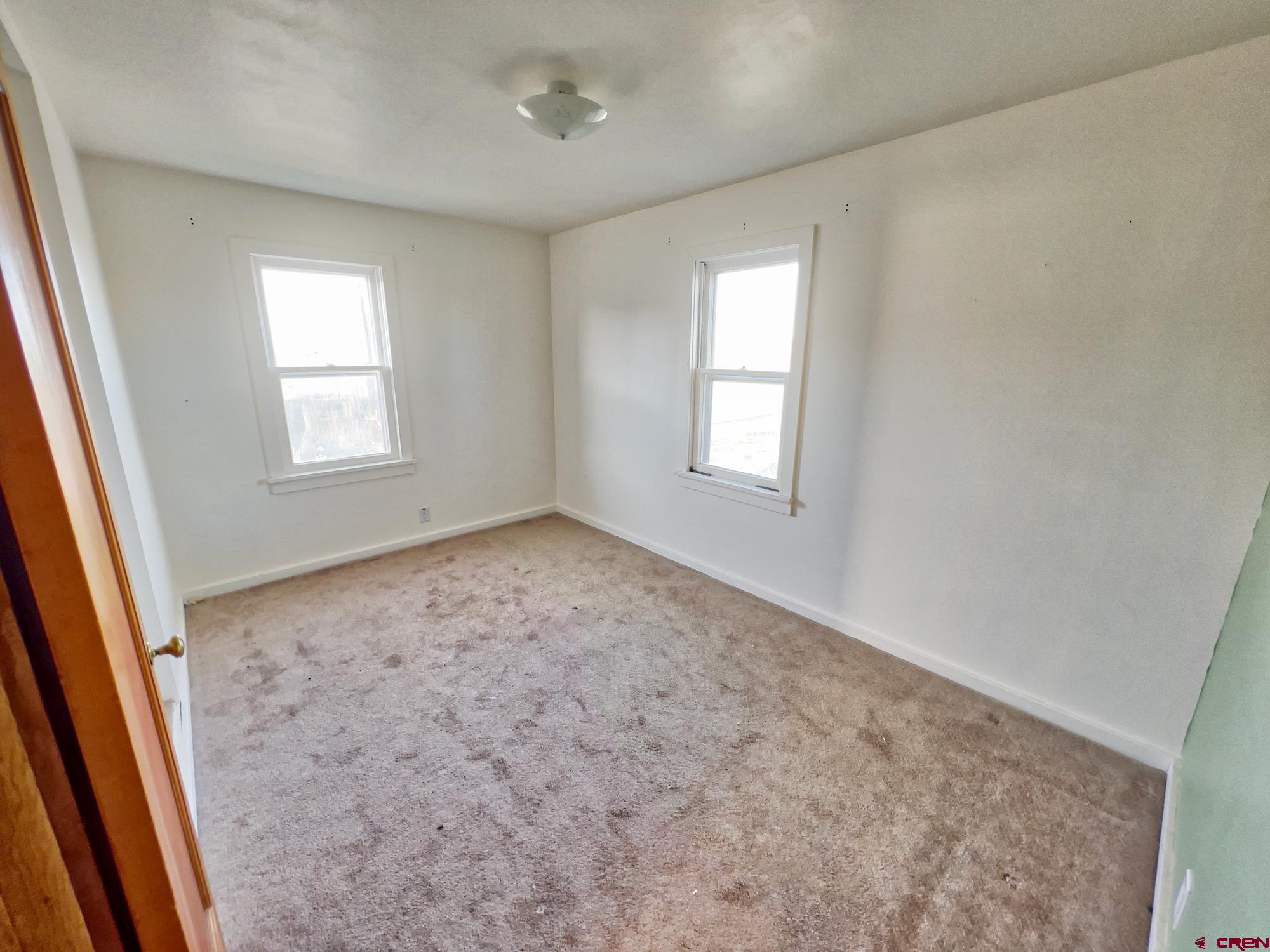 8139 5600th Road Olathe, CO 81425 - Photo 19 of 30 an empty room with windows