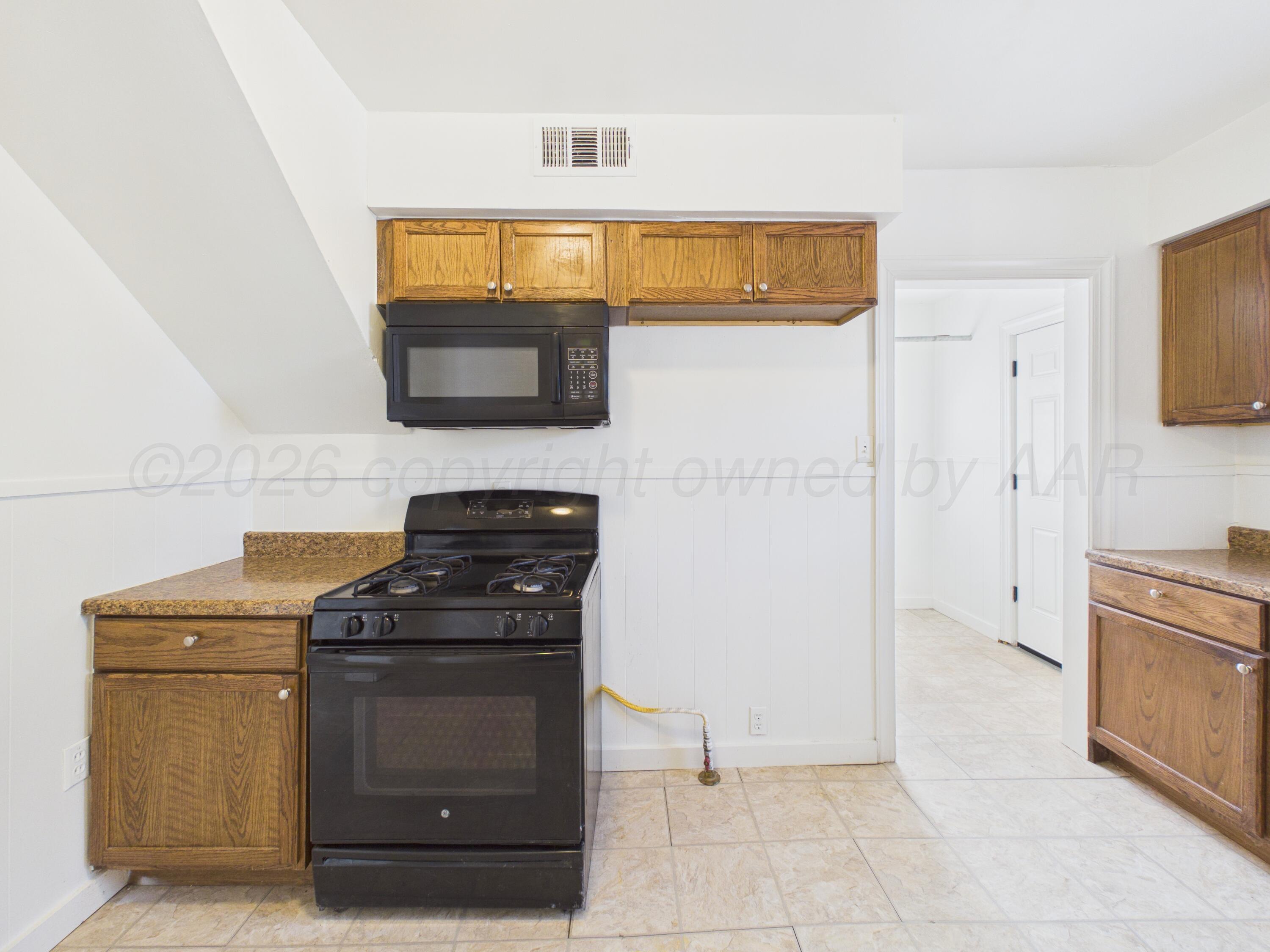 701 Sunset Terrace Amarillo, TX 79106 - Photo 11 of 29 CAM06442G6-PR0043-STILL019