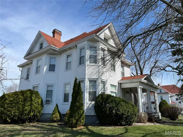 $150,000 | 101 East 1st N Street, Mount Olive, IL 62069