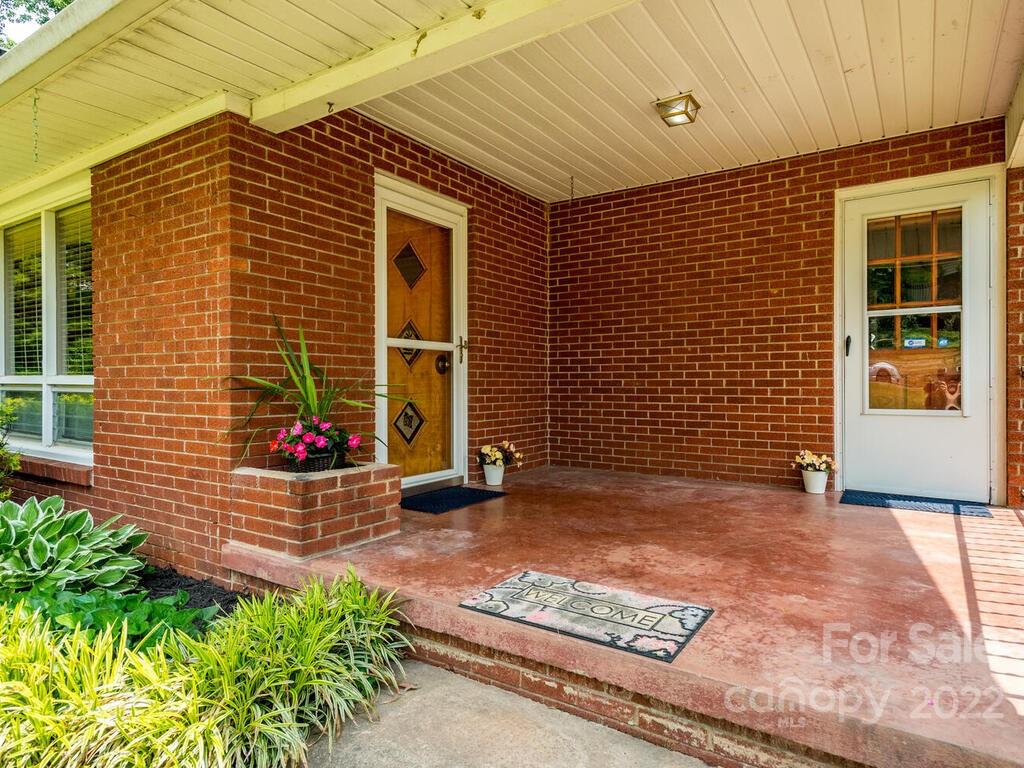 3 Barclay Road Candler, NC 28715 - Photo 2 of 36 Gallery Image 2
