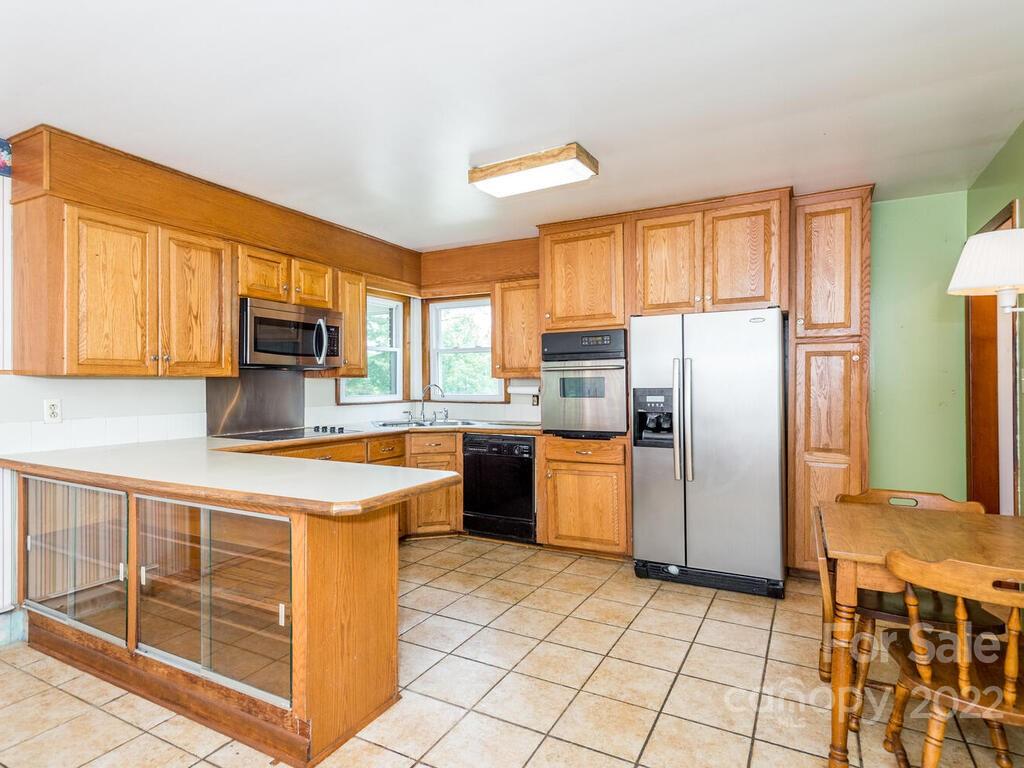 3 Barclay Road Candler, NC 28715 - Photo 8 of 36 Gallery Image 8