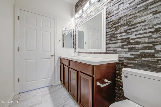 an empty room with fan and a ceiling fan