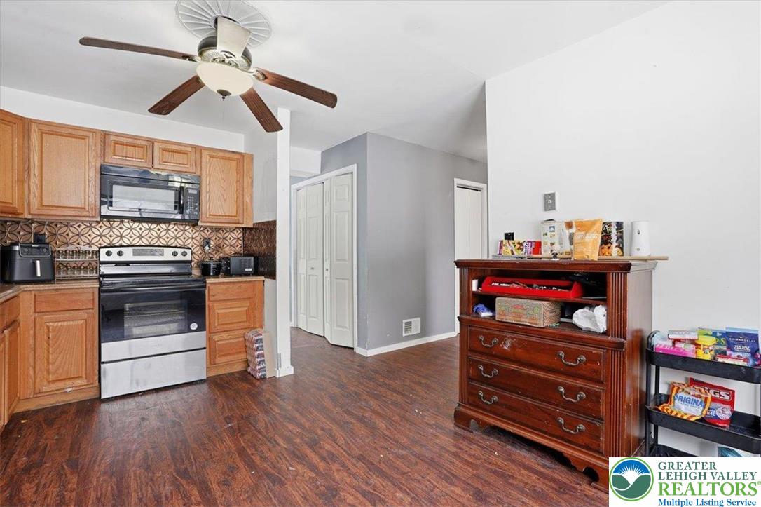 3301 Windermere Drive Bushkill, PA 18324 - Photo 16 of 71 a view of workspace with furniture and wooden floor