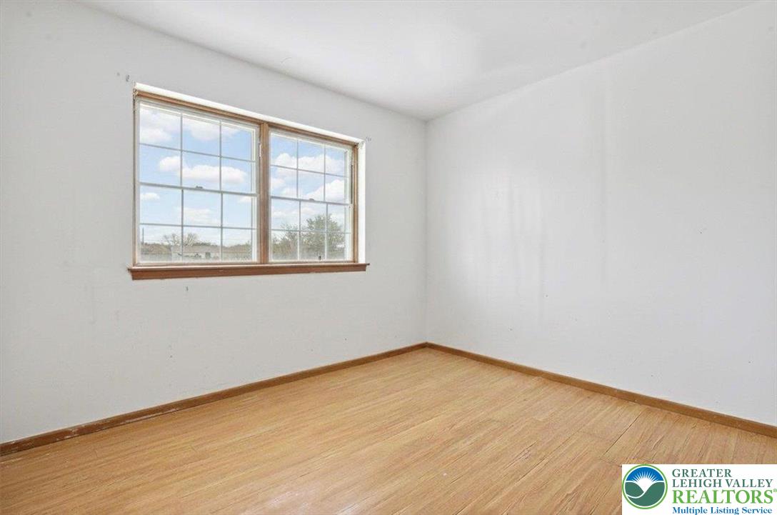 3301 Windermere Drive Bushkill, PA 18324 - Photo 32 of 71 an empty room with a window