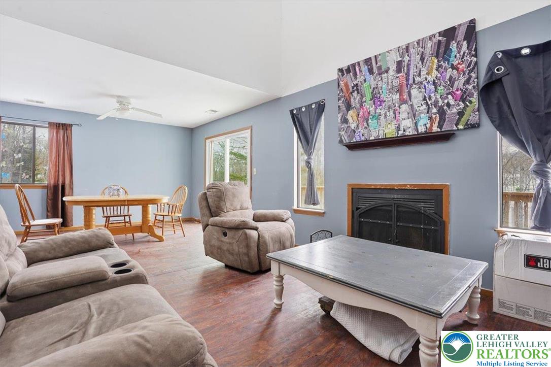 3301 Windermere Drive Bushkill, PA 18324 - Photo 4 of 71 a living room with furniture a table and a painting