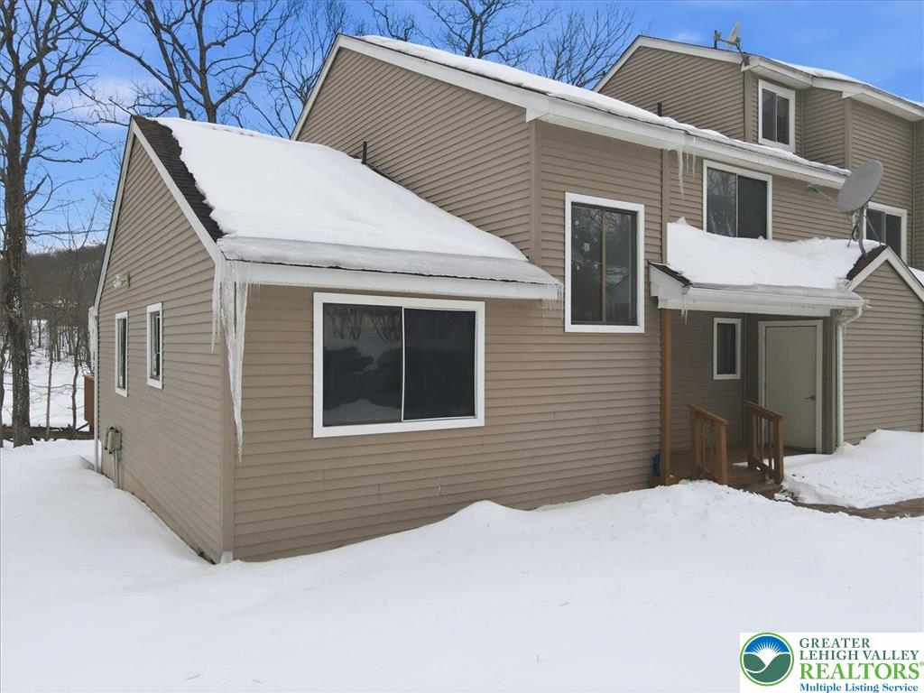 3301 Windermere Drive Bushkill, PA 18324 - Photo 54 of 71 a backyard of a house