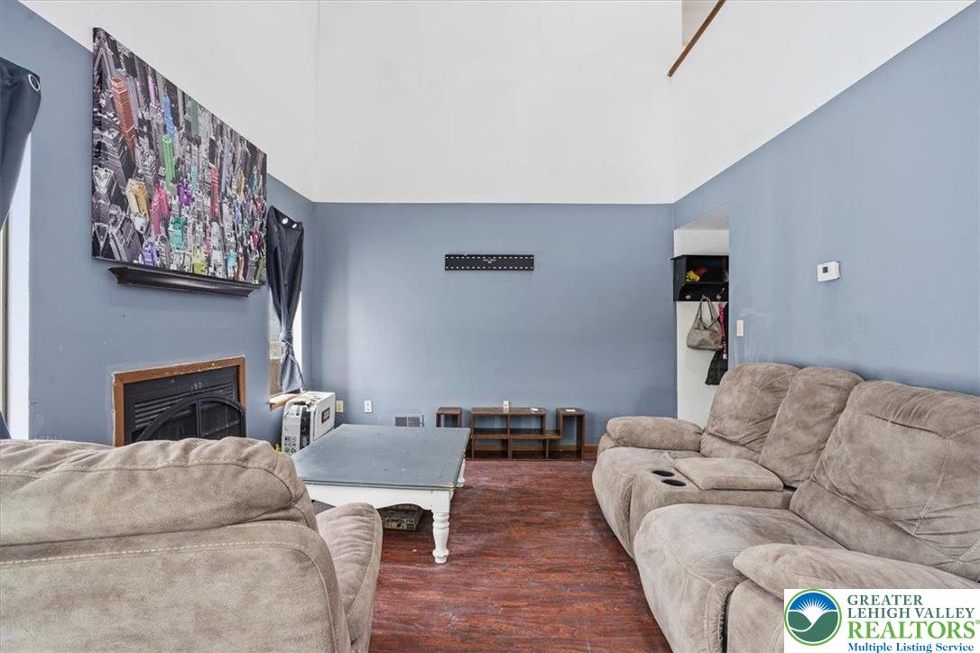 3301 Windermere Drive Bushkill, PA 18324 - Photo 6 of 71 a living room with furniture and painting on the wall