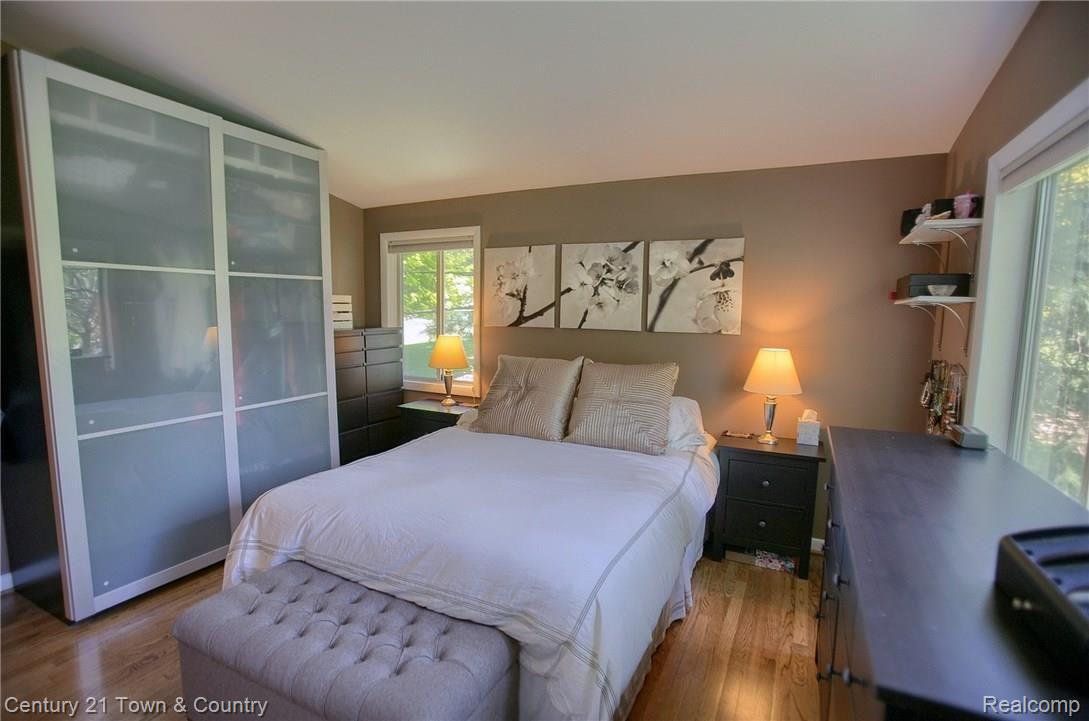 424 Gunder Drive Rochester, MI 48309 - Photo 18 of 33 Master_Bedroom_2nd_View.jpg