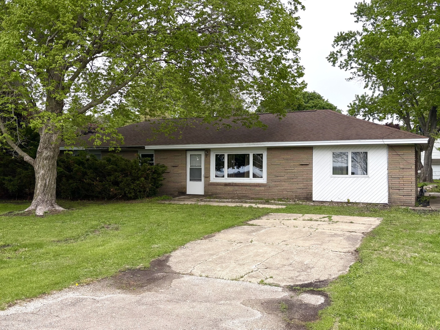 201 South Carson Street Long Point, IL 61333 - Photo 2 of 20