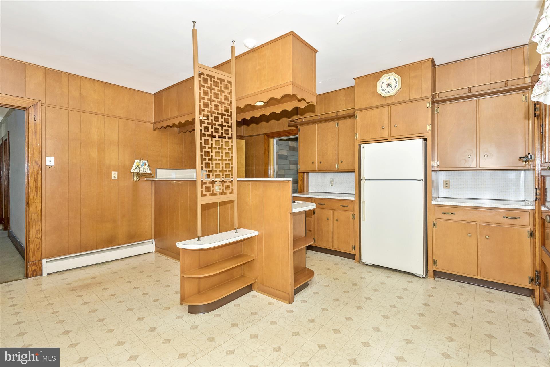 2601 Gillis Road Mount Airy, MD 21771 - Photo 11 of 29 a bathroom with a refrigerator