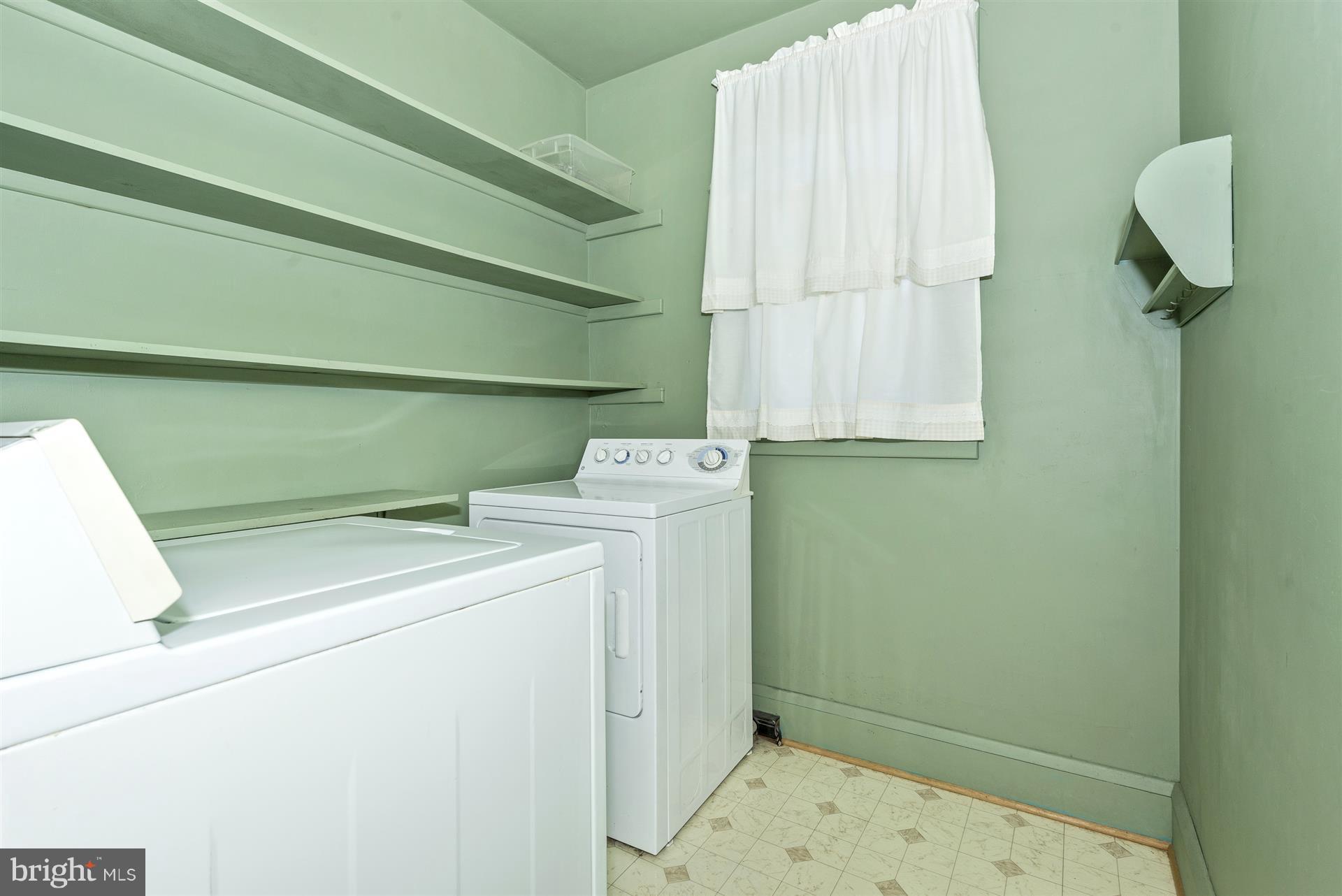 2601 Gillis Road Mount Airy, MD 21771 - Photo 14 of 29 a utility room with dryer and washer