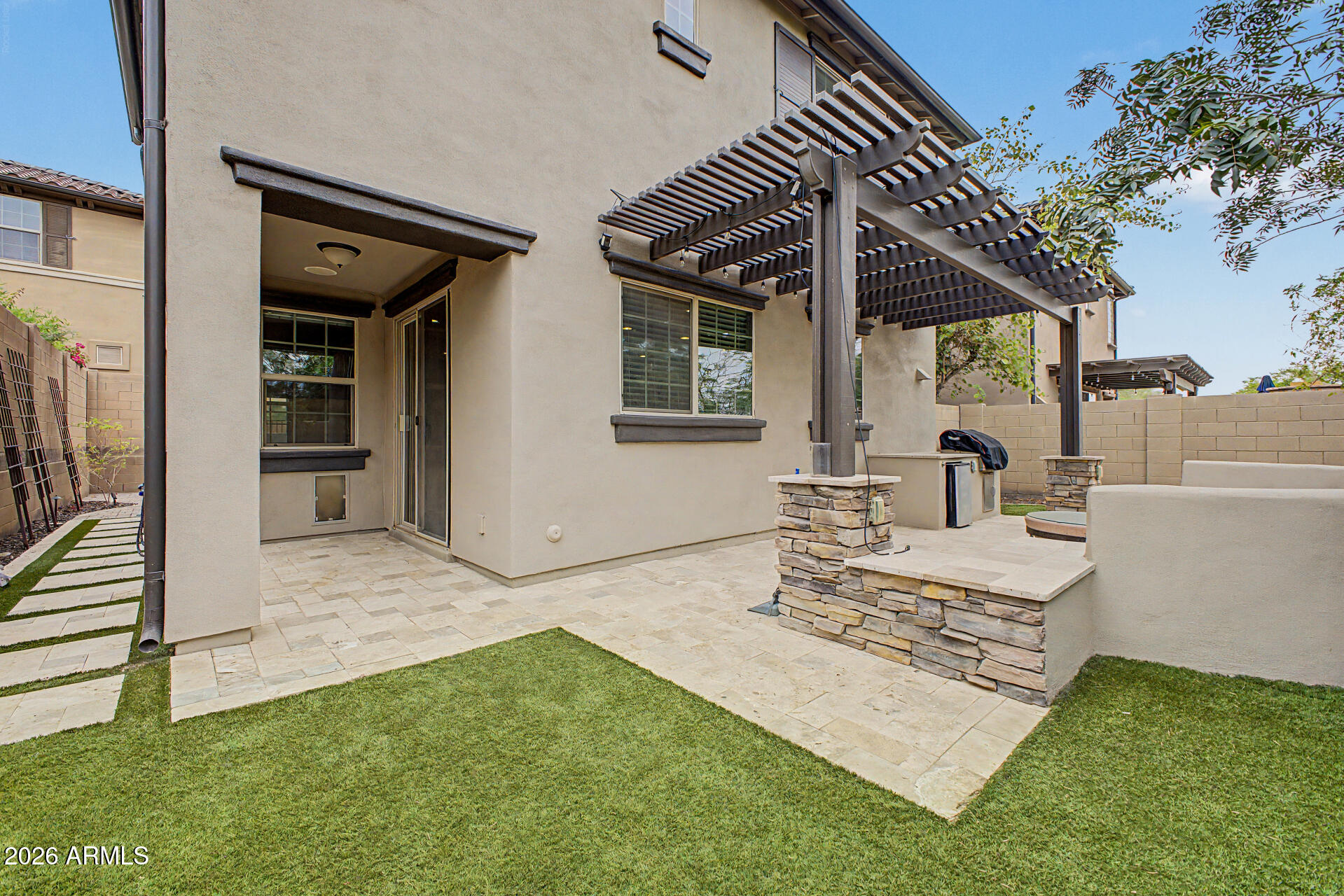 15918 South 11th Way Phoenix, AZ 85048 - Photo 27 of 32 a view of a backyard of the house