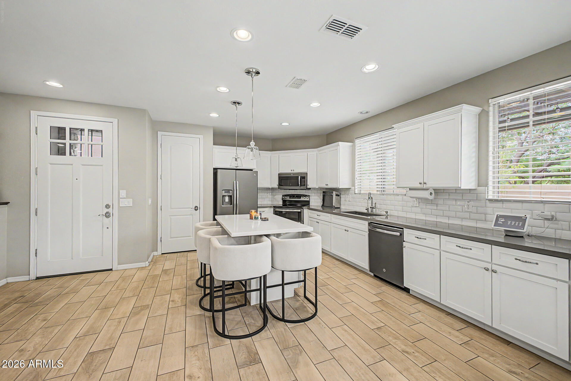 15918 South 11th Way Phoenix, AZ 85048 - Photo 8 of 32 a kitchen with a sink cabinets and window