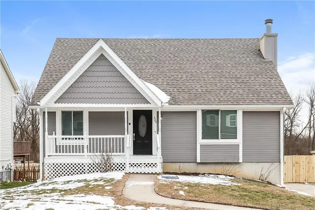 $2,460 | 320 Fawn Valley Street, Lansing, KS 66043