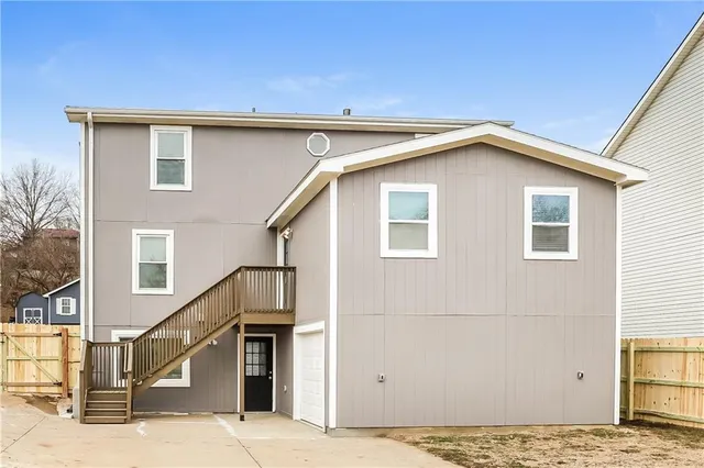 $2,460 | 320 Fawn Valley Street, Lansing, KS 66043