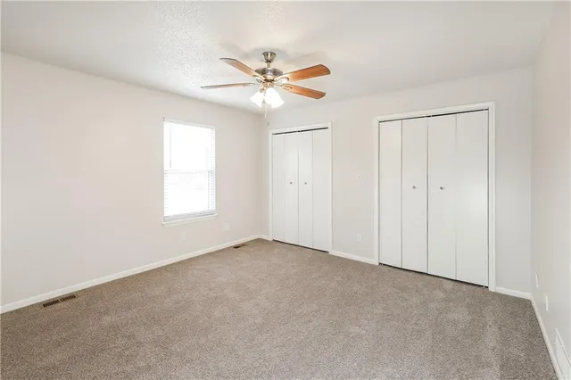 $2,460 | 320 Fawn Valley Street, Lansing, KS 66043