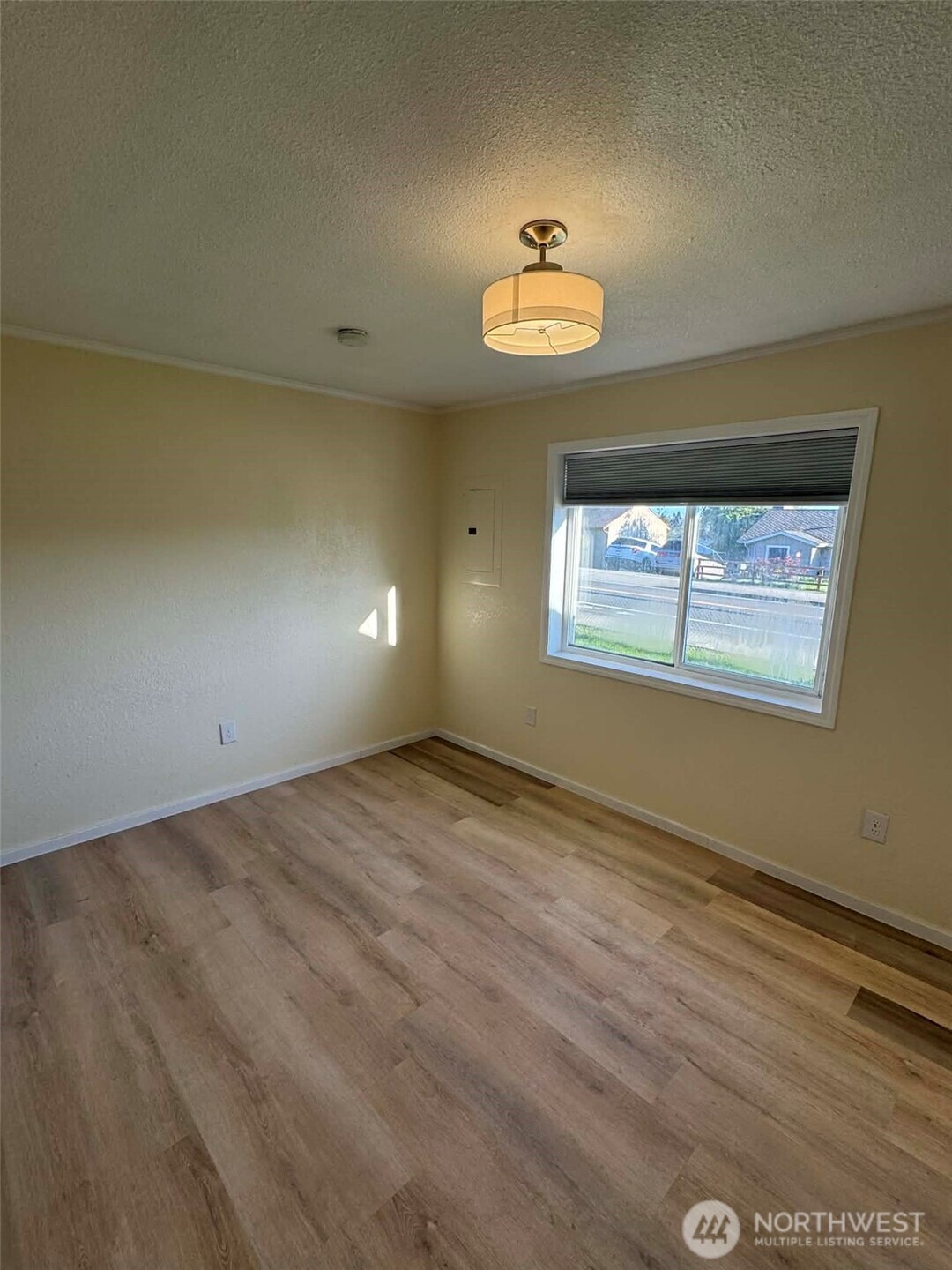 150 Lebo Boulevard Bremerton, WA 98310 - Photo 6 of 36