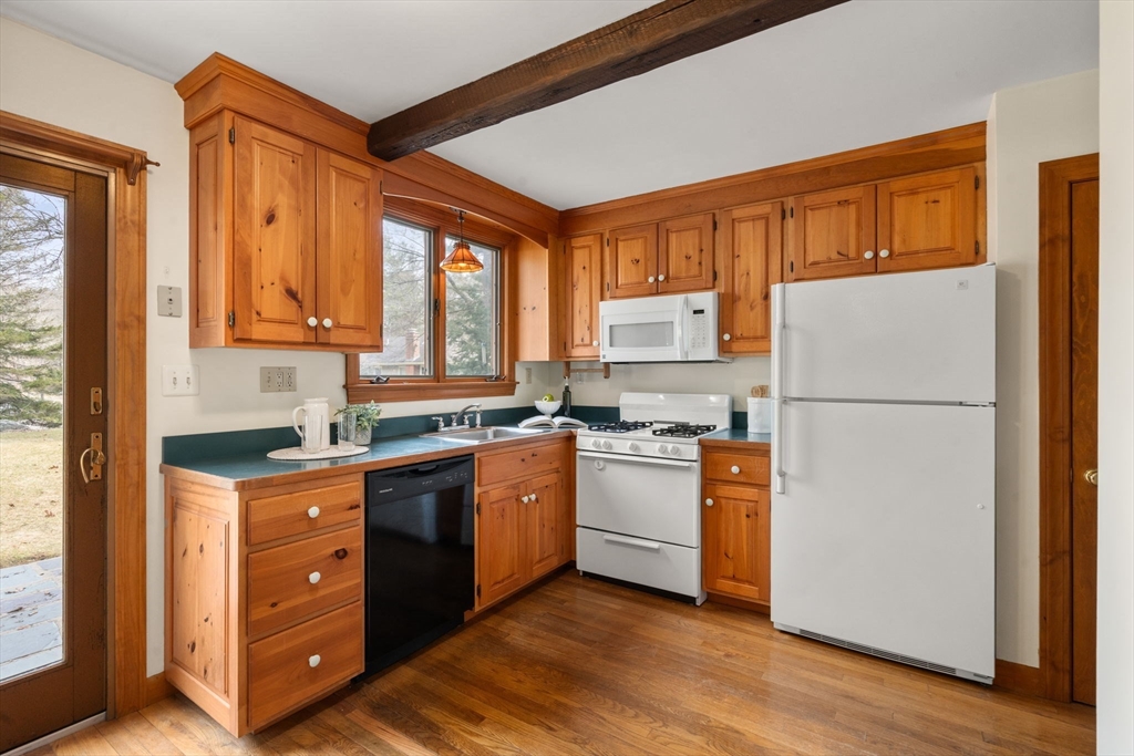 14 Westland Road Weston, MA 02493 - Photo 7 of 31 Gallery Image 7