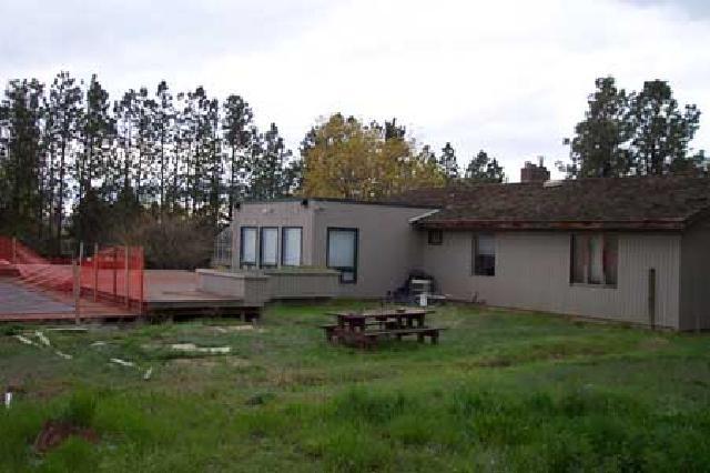 811 Bittner Road Yakima, WA 98901 - Photo 7 of 9 a backyard of a house with table and chairs