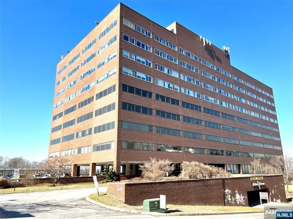 $3,500 | 2 Executive Drive, Unit 621, Fort Lee, NJ 07024