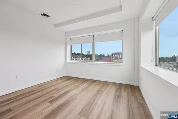 $3,500 | 2 Executive Drive, Unit 621, Fort Lee, NJ 07024
