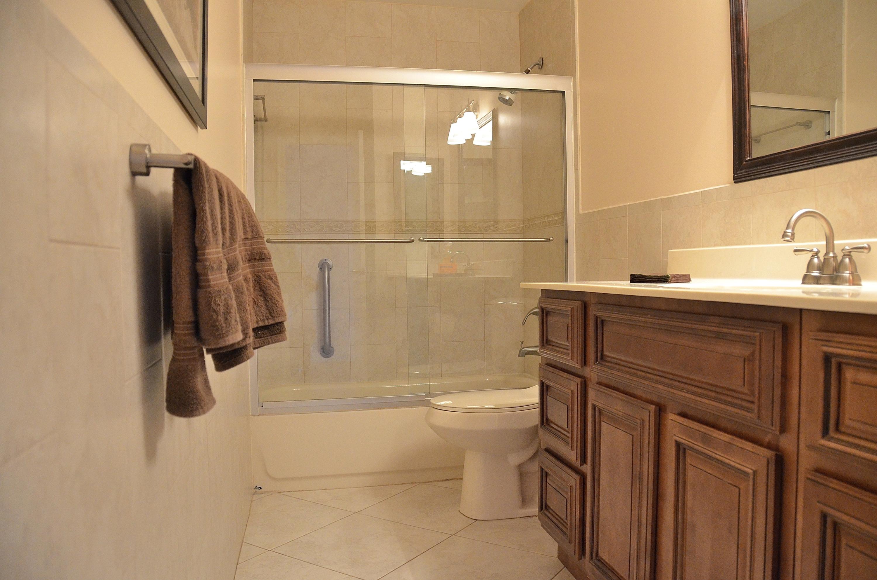 6044 Lasalle Road Delray Beach, FL 33484 - Photo 17 of 23 GUEST BATH