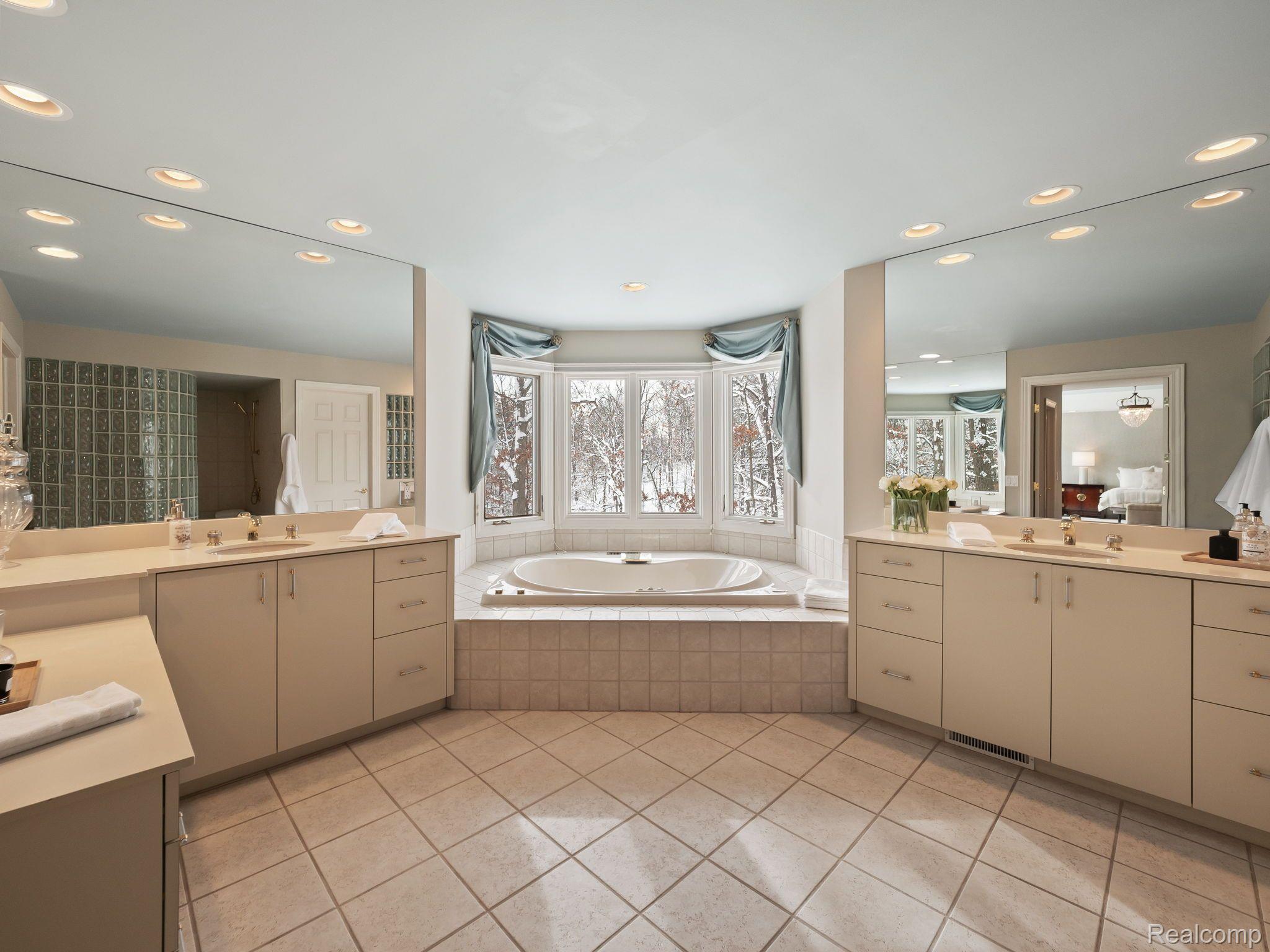 4880 Dow Ridge Road West Bloomfield, MI 48324 - Photo 21 of 34 Gallery Image 21