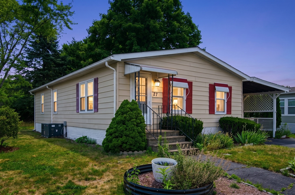 27 Castle Road, Unit 153 Attleboro, MA 02703 - Photo 2 of 40 Gallery Image 2