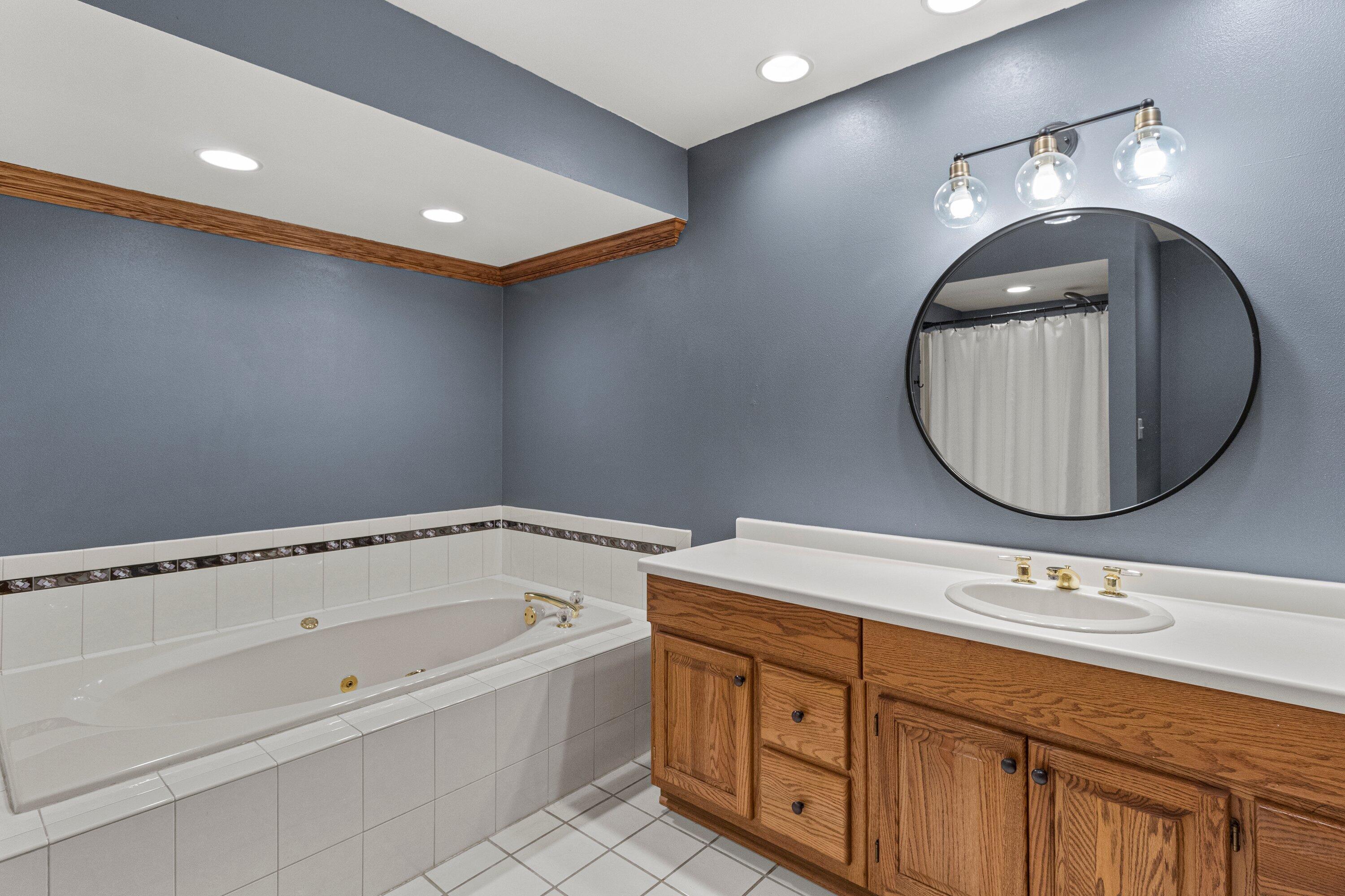 7727 Maple Ridge Court Franklin, WI 53132 - Photo 14 of 23 Primary Ensuite
