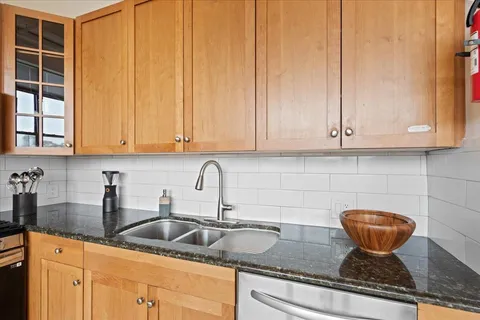 $475,000 | 300 Communipaw Avenue, Unit 149, Jersey City, NJ 07304