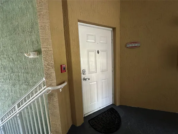 $2,700 | 11202 Northwest 83rd Street, Unit 214, Doral, FL 33178