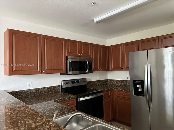 $2,700 | 11202 Northwest 83rd Street, Unit 214, Doral, FL 33178