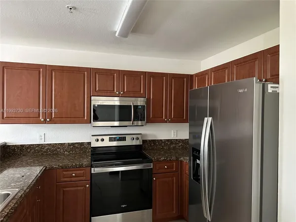 $2,700 | 11202 Northwest 83rd Street, Unit 214, Doral, FL 33178
