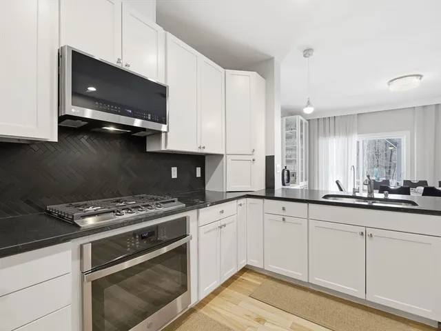 $699,900 | 4 Wilshire Lane, Pelham, NH 03076