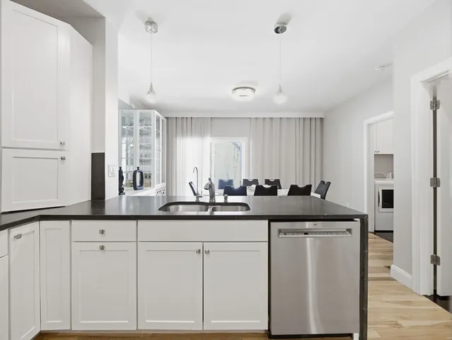 $699,900 | 4 Wilshire Lane, Pelham, NH 03076