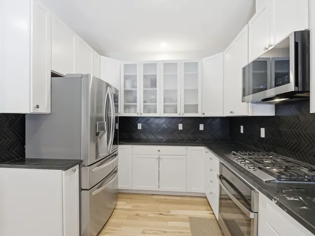 $699,900 | 4 Wilshire Lane, Pelham, NH 03076